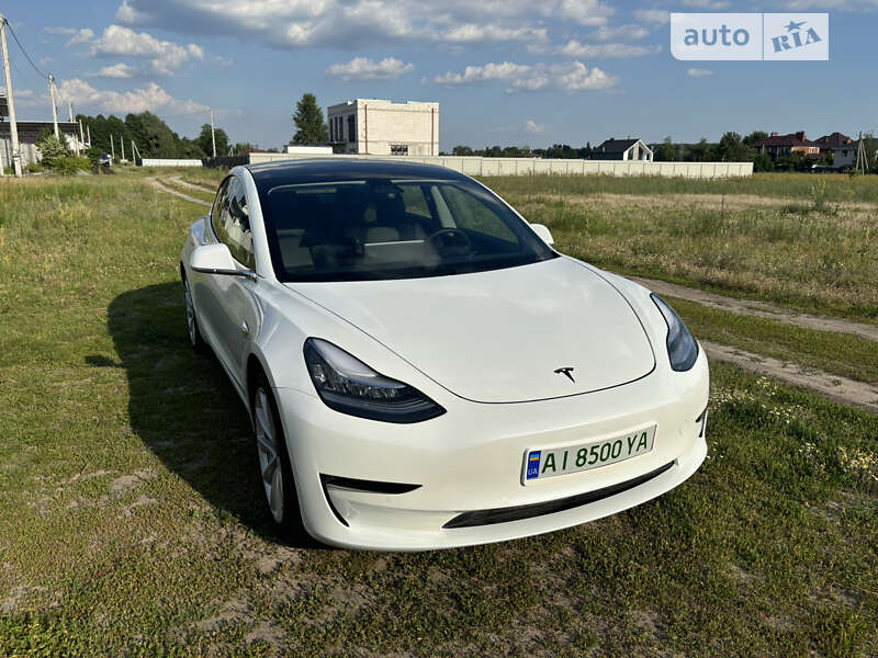 Седан Tesla Model 3 2019 в Киеве