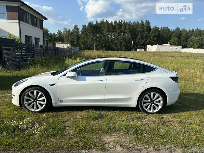 Седан Tesla Model 3 2019 в Киеве