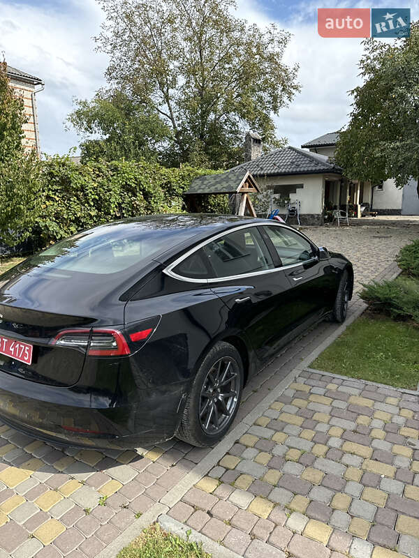 Седан Tesla Model 3 2018 в Чернигове
