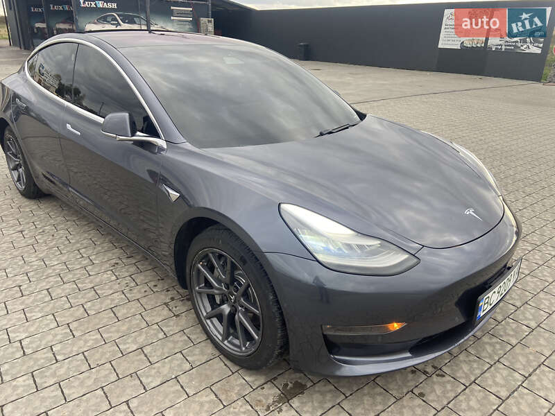 Седан Tesla Model 3 2019 в Жовтанцях