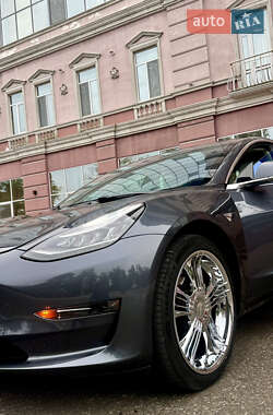 Седан Tesla Model 3 2019 в Одесі