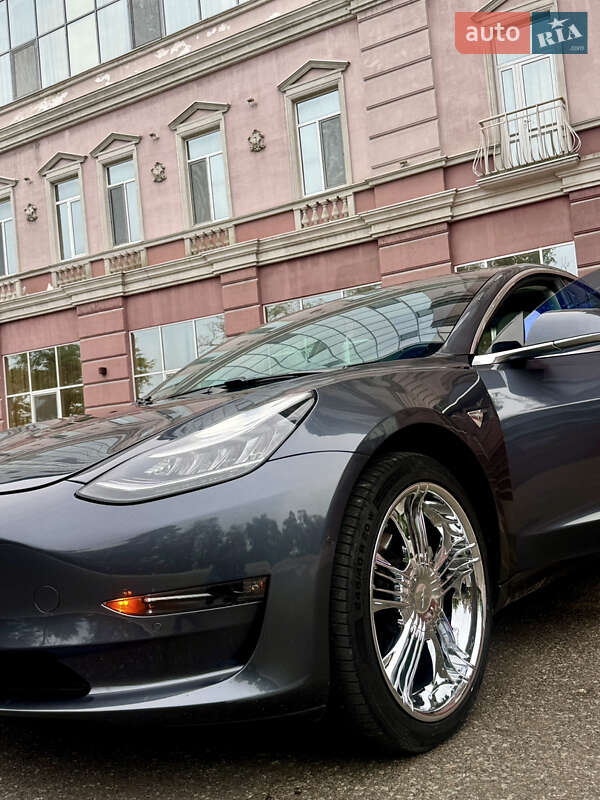 Седан Tesla Model 3 2019 в Одесі