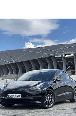 Седан Tesla Model 3 2022 в Киеве