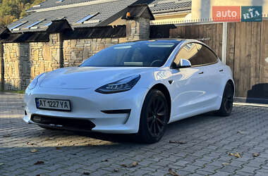Седан Tesla Model 3 2022 в 