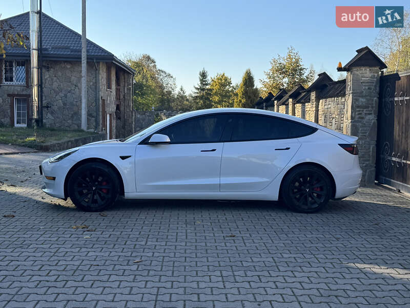 Седан Tesla Model 3 2022 в Надворной