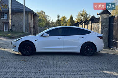 Седан Tesla Model 3 2022 в 