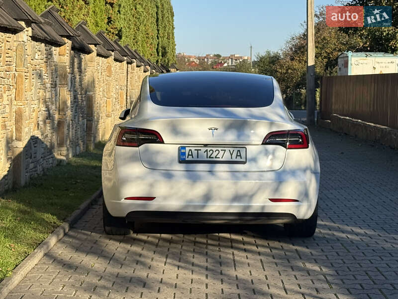 Седан Tesla Model 3 2022 в Надворной