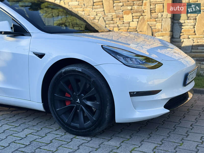 Седан Tesla Model 3 2022 в Надворной