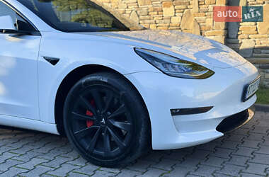 Седан Tesla Model 3 2022 в 