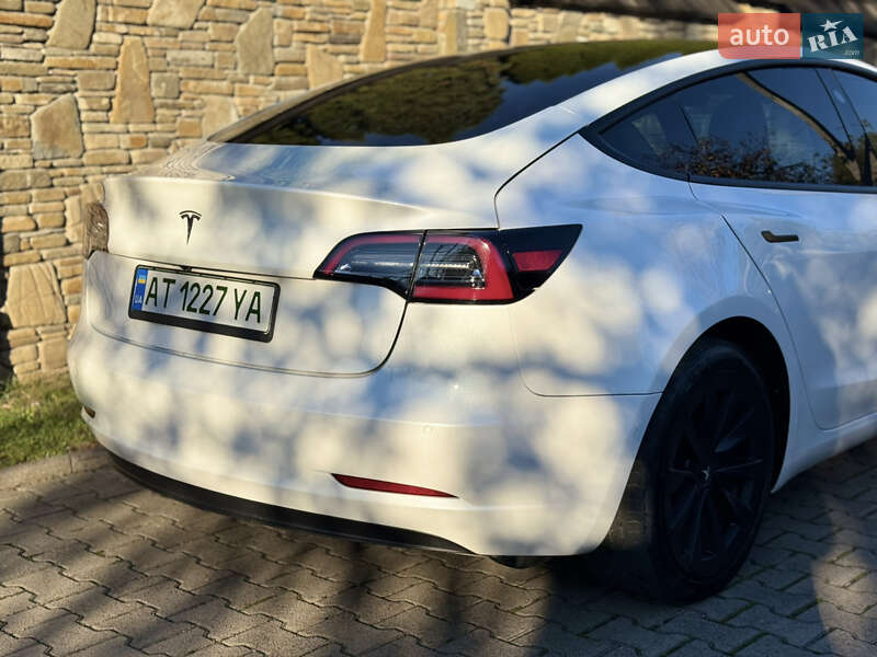 Седан Tesla Model 3 2022 в Надворной