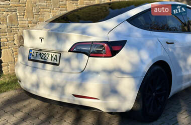 Седан Tesla Model 3 2022 в 