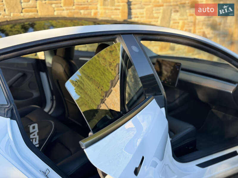 Седан Tesla Model 3 2022 в Надворной