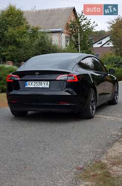 Седан Tesla Model 3 2021 в 