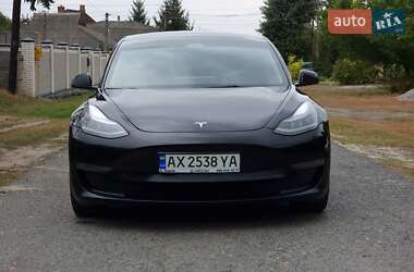 Седан Tesla Model 3 2021 в 