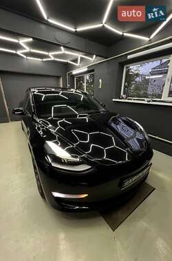 Седан Tesla Model 3 2021 в 