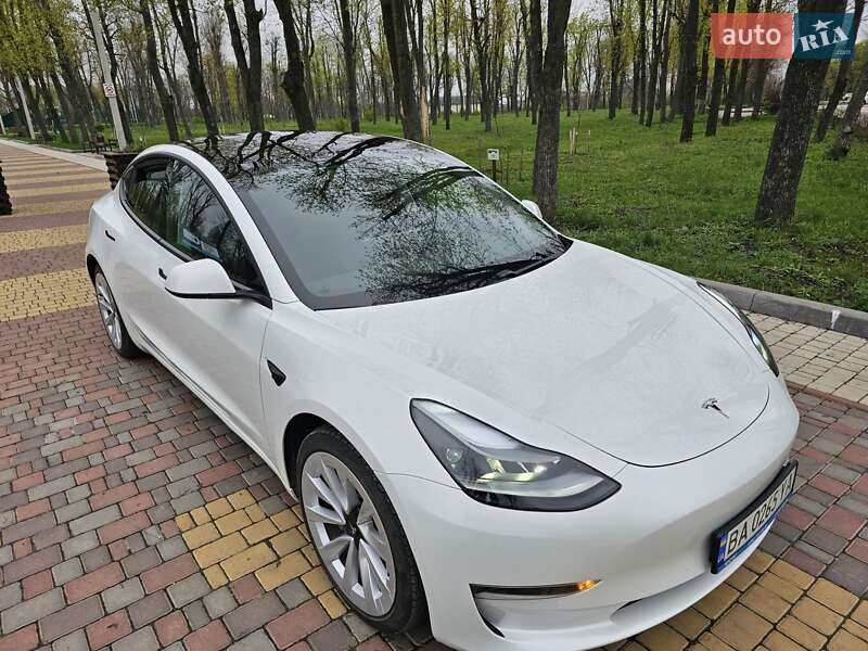 Седан Tesla Model 3 2021 в Кропивницькому