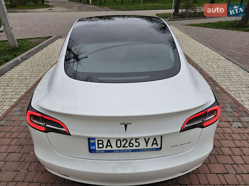 Седан Tesla Model 3 2021 в Кропивницькому