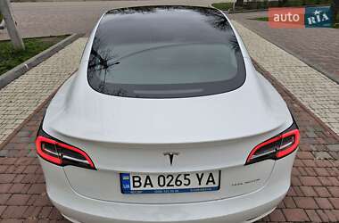 Седан Tesla Model 3 2021 в 