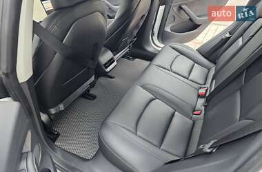 Седан Tesla Model 3 2021 в 