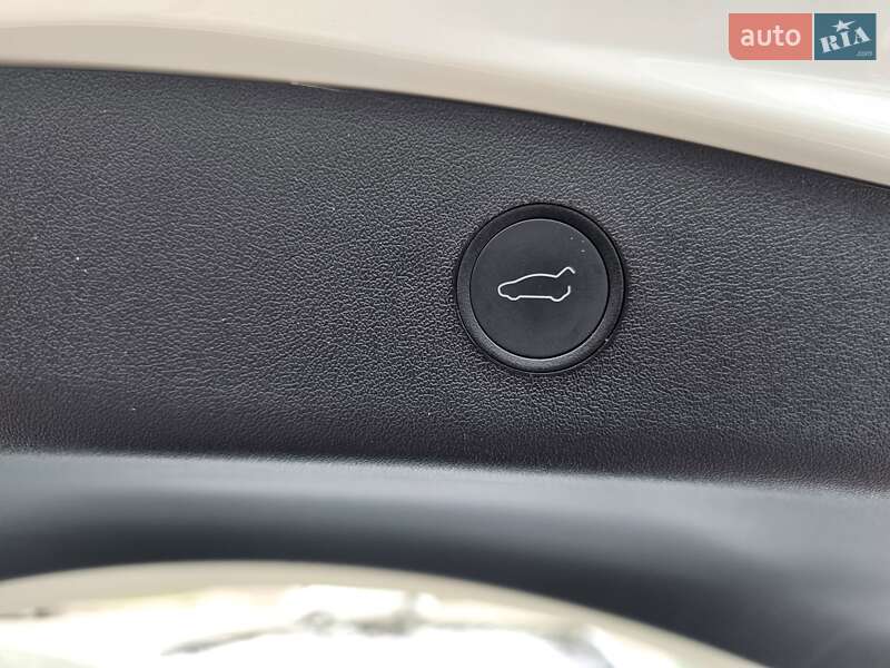 Седан Tesla Model 3 2021 в Кропивницькому