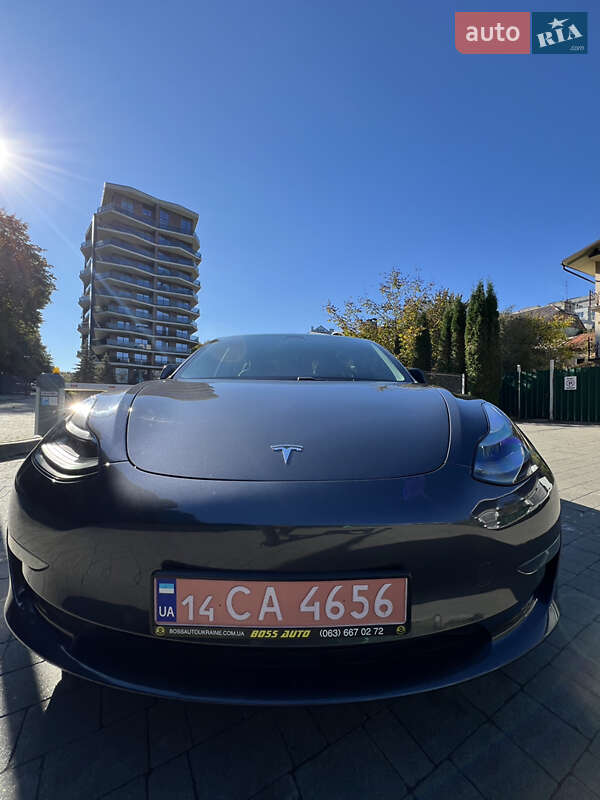 Седан Tesla Model 3 2021 в Львове