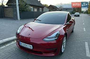 Седан Tesla Model 3 2020 в Ровно