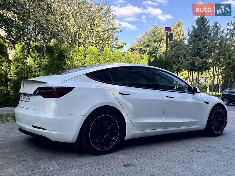 Седан Tesla Model 3 2020 в Львові