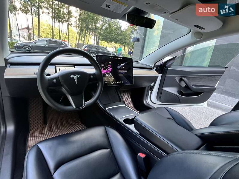 Седан Tesla Model 3 2020 в Львові