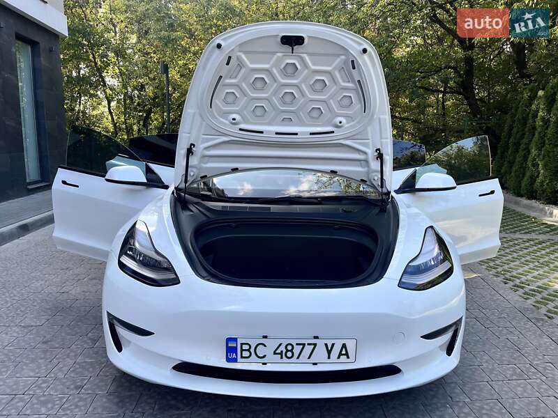 Седан Tesla Model 3 2020 в Львові