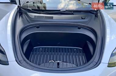 Седан Tesla Model 3 2020 в 