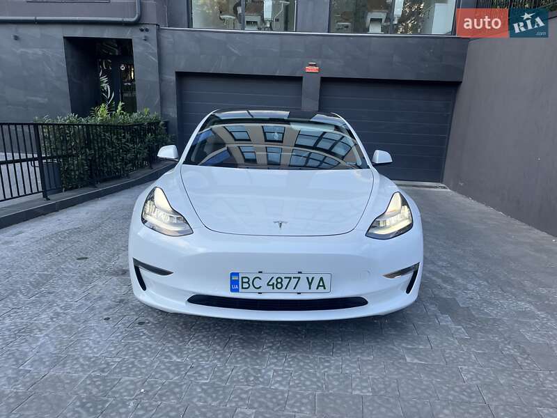 Седан Tesla Model 3 2020 в Львові