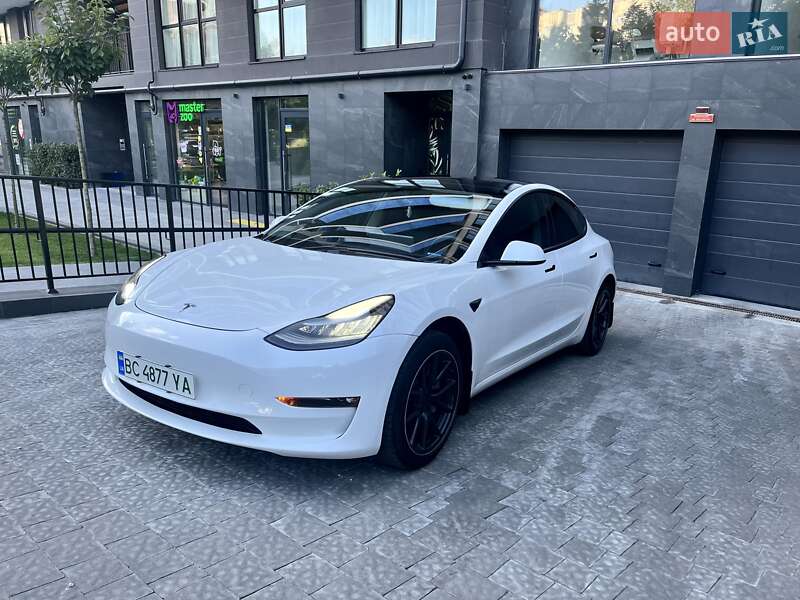 Tesla Model 3 2020