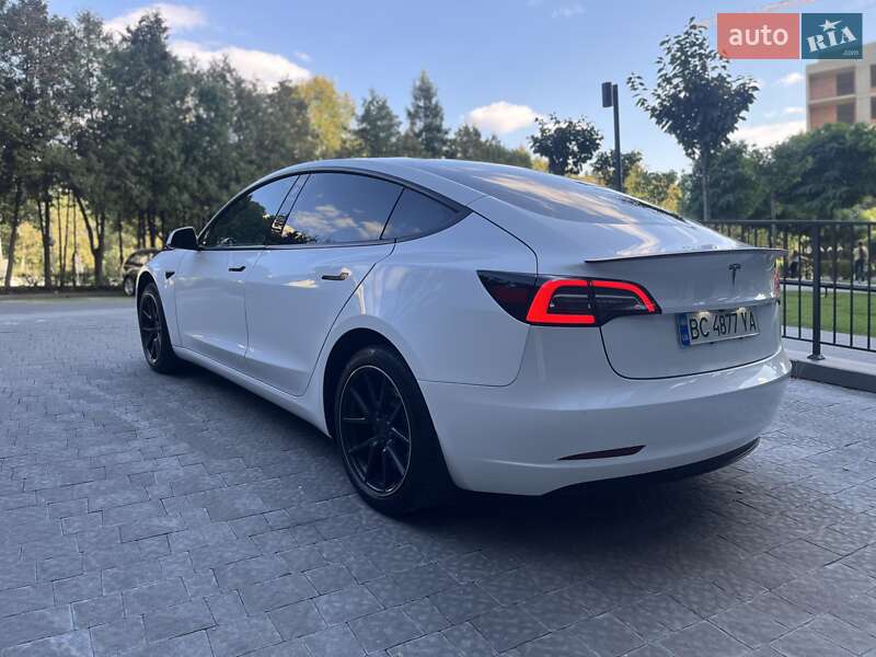 Седан Tesla Model 3 2020 в Львові