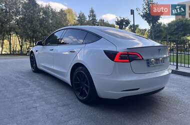 Седан Tesla Model 3 2020 в 