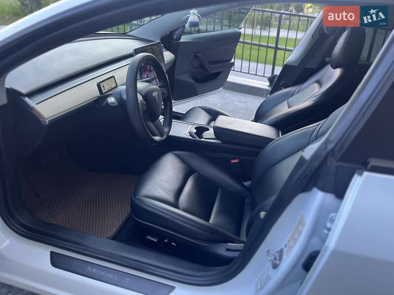 Седан Tesla Model 3 2020 в Львові