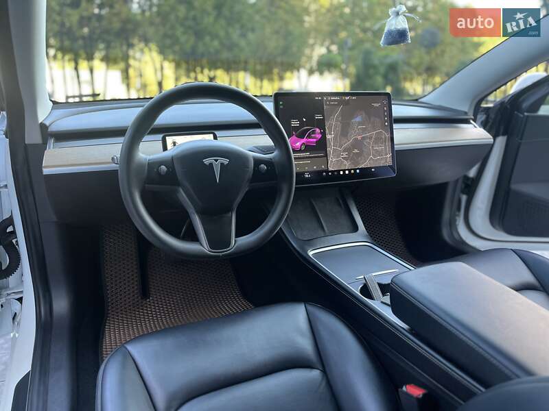 Седан Tesla Model 3 2020 в Львові