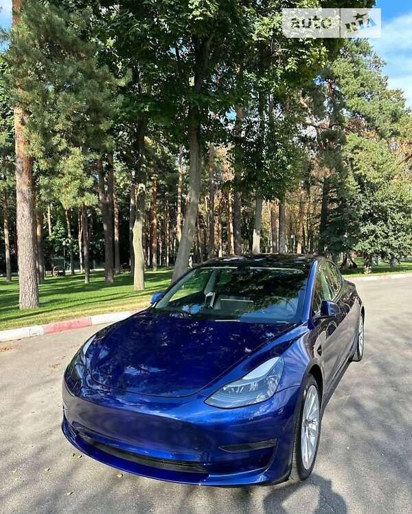 Седан Tesla Model 3 2022 в Виннице