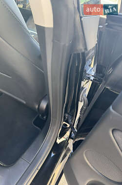 Седан Tesla Model 3 2021 в Чернівцях