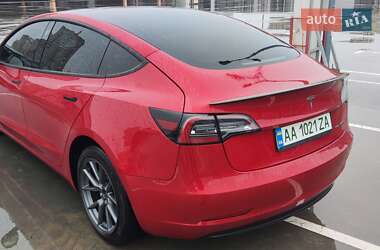 Седан Tesla Model 3 2022 в 