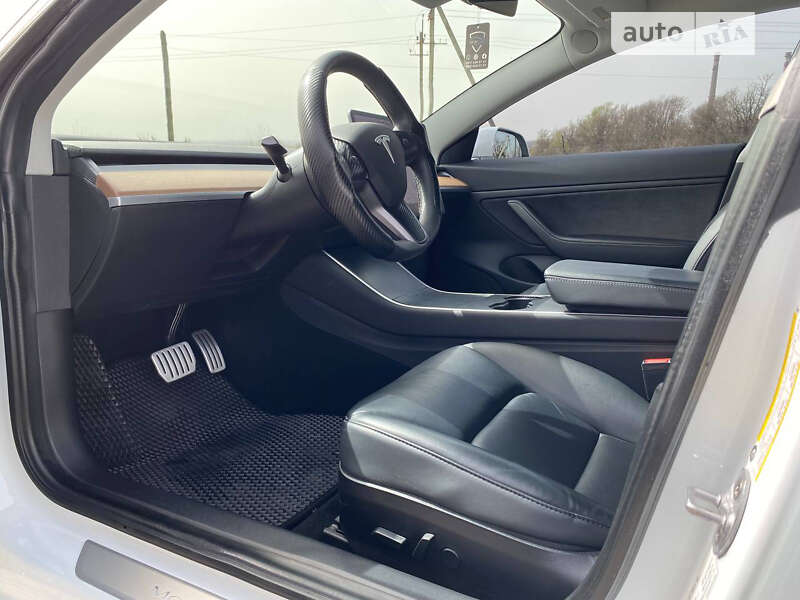 Седан Tesla Model 3 2019 в Львове фото 12 Седан Tesla Model 3 2019 в Львове