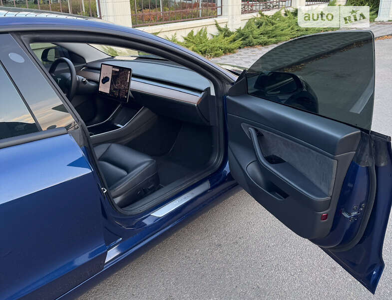 Седан Tesla Model 3 2020 в Виннице