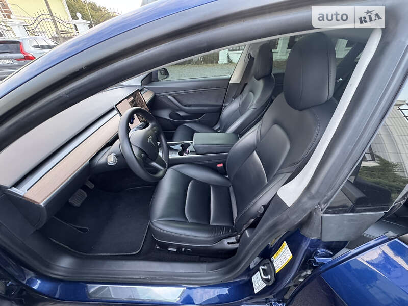 Седан Tesla Model 3 2020 в Виннице