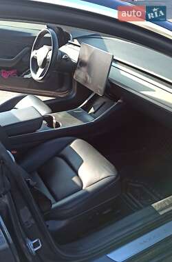 Седан Tesla Model 3 2019 в Киеве