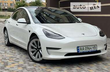 Седан Tesla Model 3 2021 в Киеве