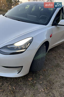 Седан Tesla Model 3 2020 в 