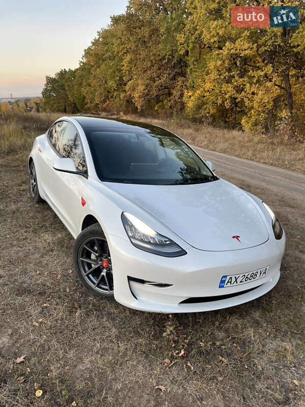 Седан Tesla Model 3 2020 в Харкові
