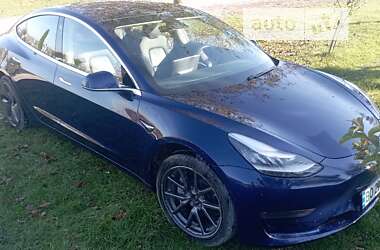 Седан Tesla Model 3 2018 в Бучаче