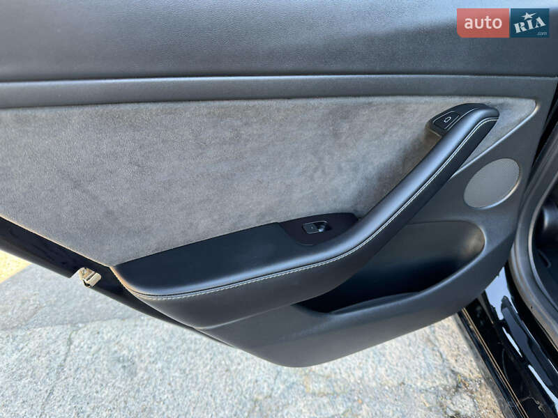 Седан Tesla Model 3 2022 в Ровно