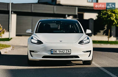 Седан Tesla Model 3 2020 в Ровно