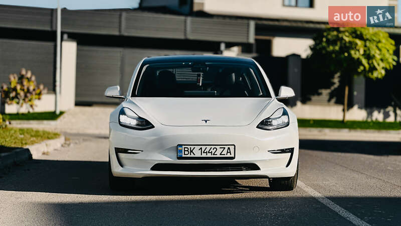Седан Tesla Model 3 2020 в 